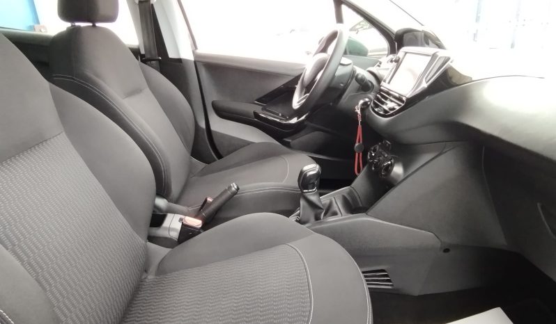 Peugeot 208 completo