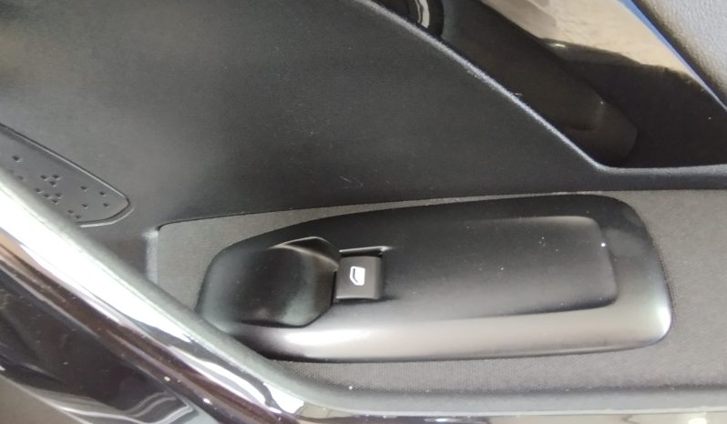 Peugeot 208 completo