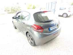 Peugeot 208 completo