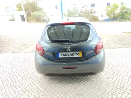 Peugeot 208 completo