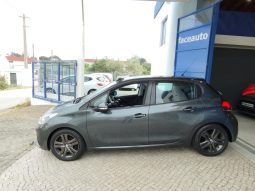 Peugeot 208 completo