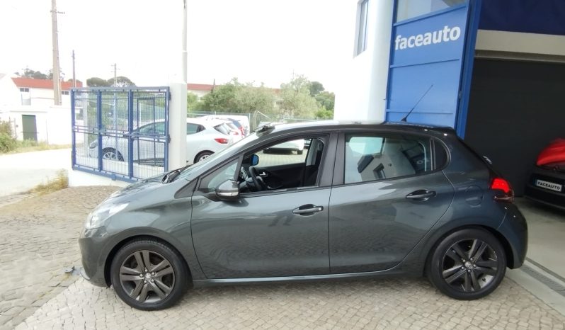 Peugeot 208 completo