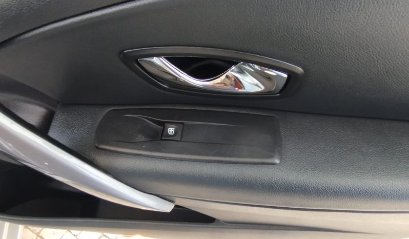 RENAULT MEGANE completo