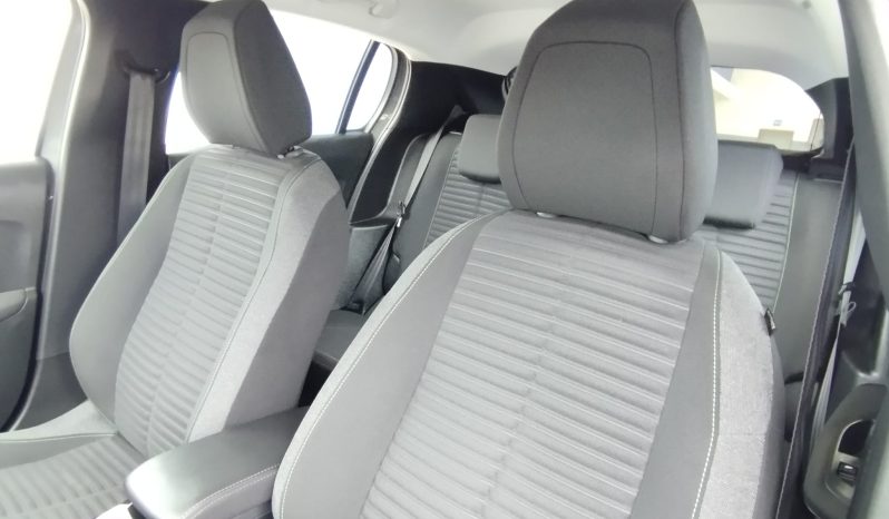 Peugeot e-208 completo