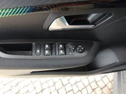 Peugeot e-208 completo