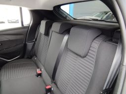 Peugeot e-208 completo