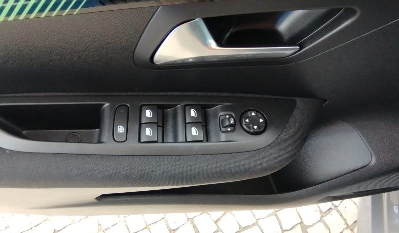 Peugeot e-208 completo