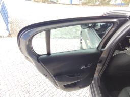 Peugeot e-208 completo