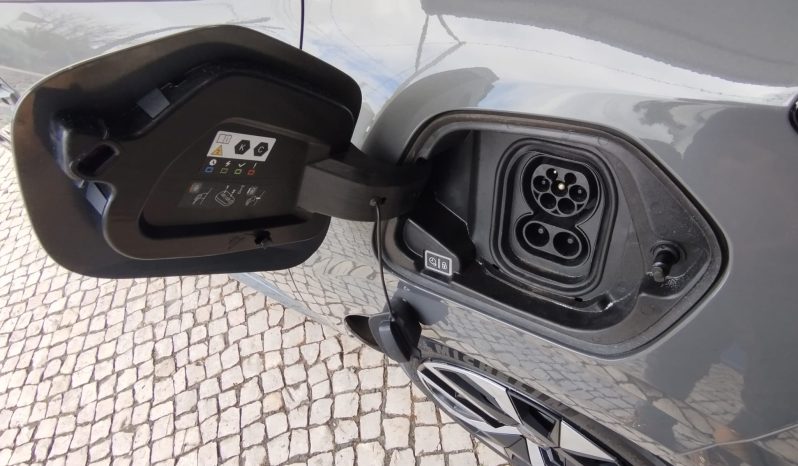 Peugeot e-208 completo