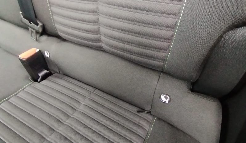Peugeot e-208 completo