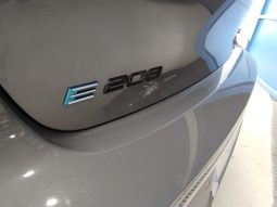 Peugeot e-208 completo