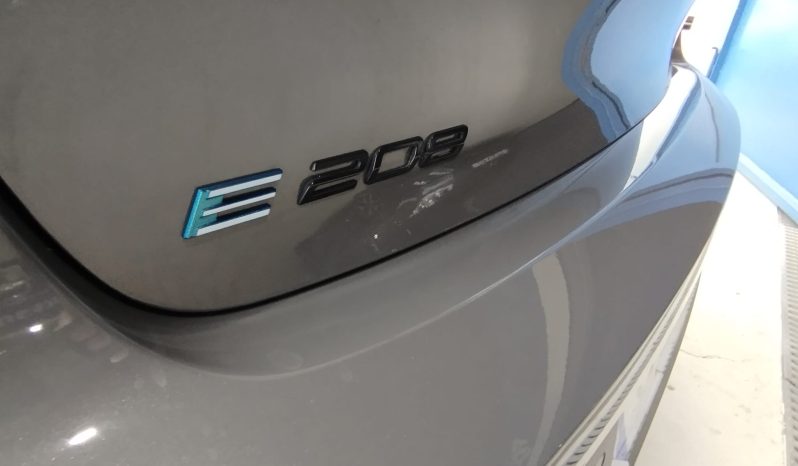 Peugeot e-208 completo