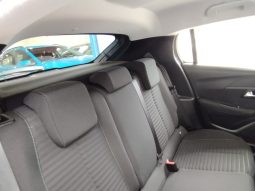 Peugeot e-208 completo