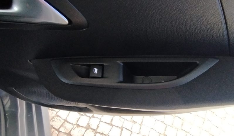 Peugeot e-208 completo