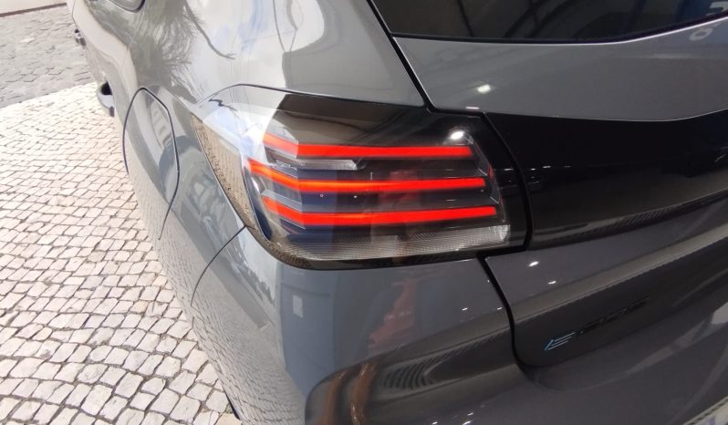 Peugeot e-208 completo