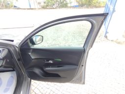 Peugeot e-208 completo
