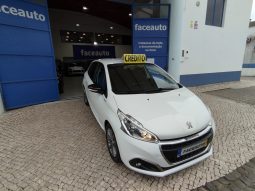Peugeot 208 completo