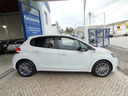 Peugeot 208 completo
