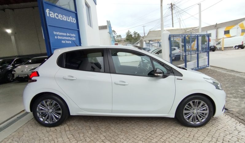 Peugeot 208 completo