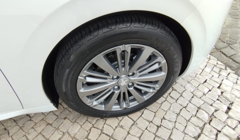 Peugeot 208 completo