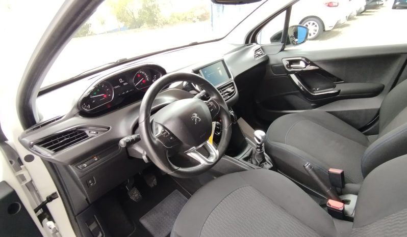 Peugeot 208 completo
