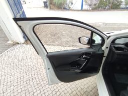 Peugeot 208 completo