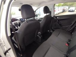 Peugeot 208 completo