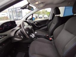 Peugeot 208 completo