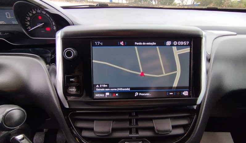 Peugeot 208 completo