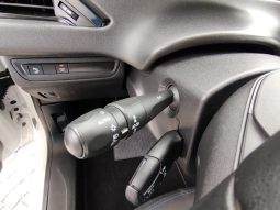 Peugeot 208 completo