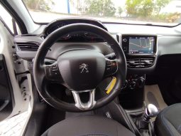 Peugeot 208 completo