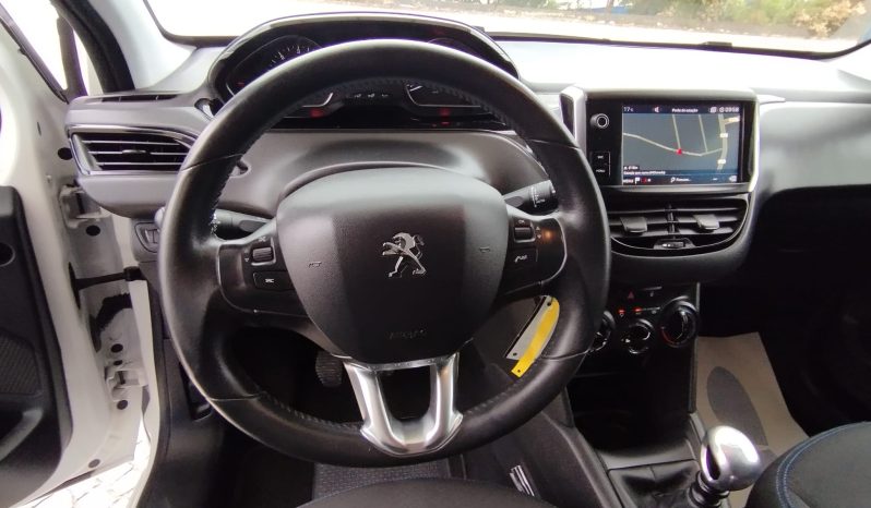 Peugeot 208 completo