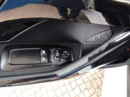 Peugeot 208 completo