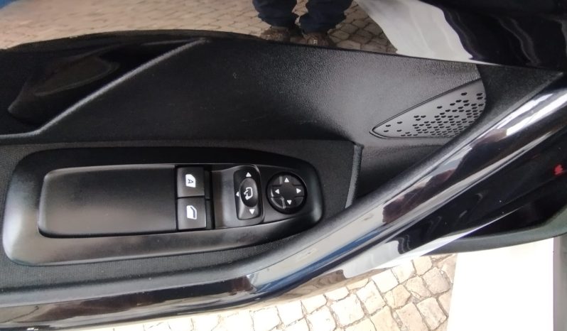 Peugeot 208 completo