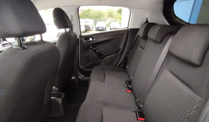 Peugeot 208 completo