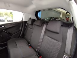 Peugeot 208 completo