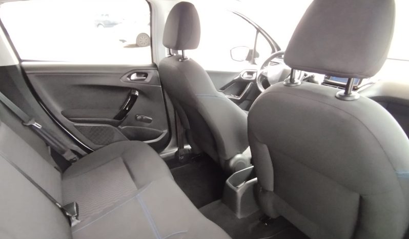 Peugeot 208 completo