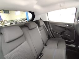 Peugeot 208 completo