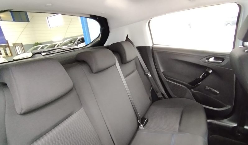 Peugeot 208 completo