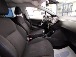 Peugeot 208 completo