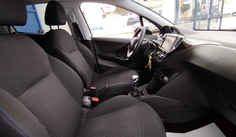Peugeot 208 completo
