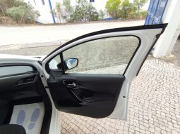 Peugeot 208 completo