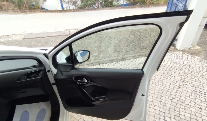 Peugeot 208 completo