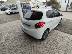 Peugeot 208 completo