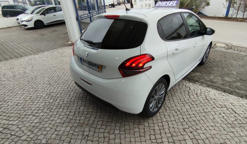 Peugeot 208 completo