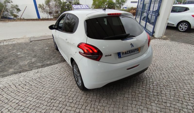 Peugeot 208 completo