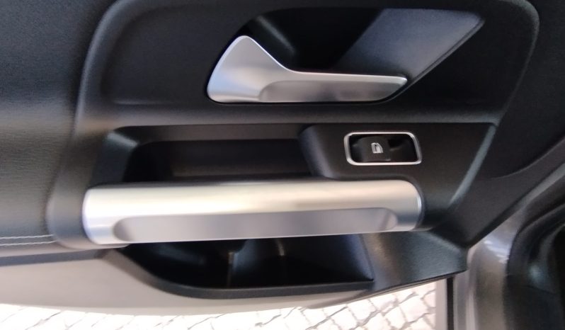 Mercedes-Benz EQB 250+ 7l completo
