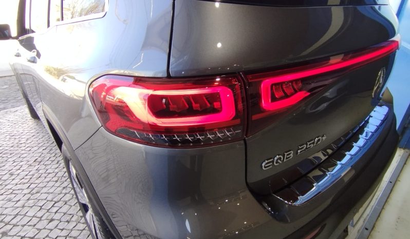 Mercedes-Benz EQB 250+ 7l completo