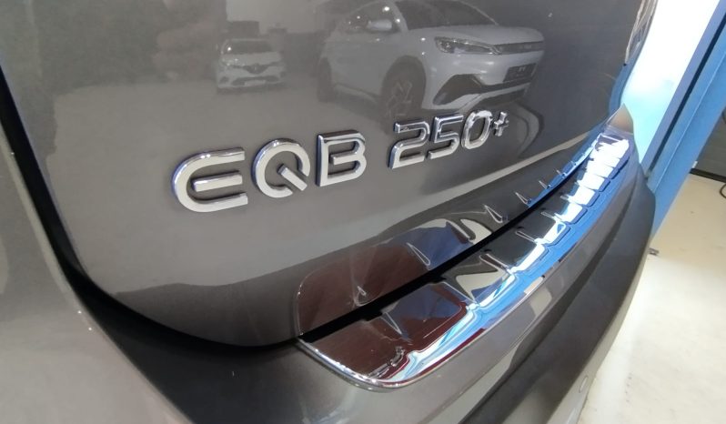 Mercedes-Benz EQB 250+ 7l completo