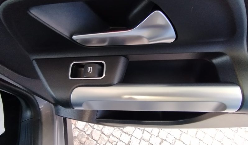 Mercedes-Benz EQB 250+ 7l completo